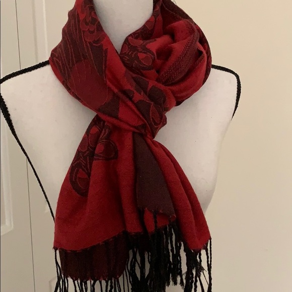 Red and Black Reversible Peacock Pashmina - Picture 2 of 7